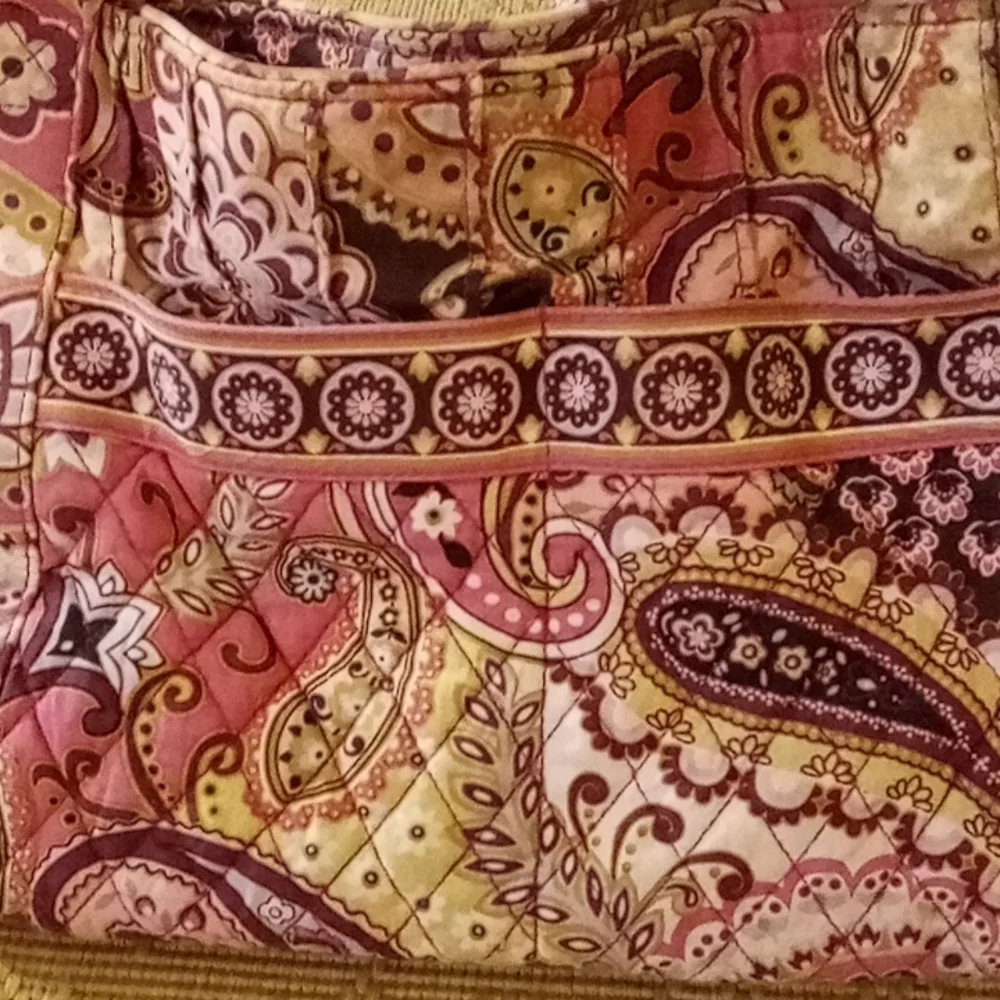 Vera Bradley bucket shoulder bag. - Picture 2 of 5